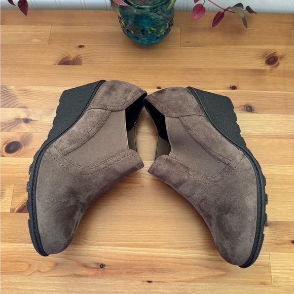 Cloudwalkers By Avenue Becky Brown Slip on Wedge Boots Size 9.5 Wide - Picture 4 of 7